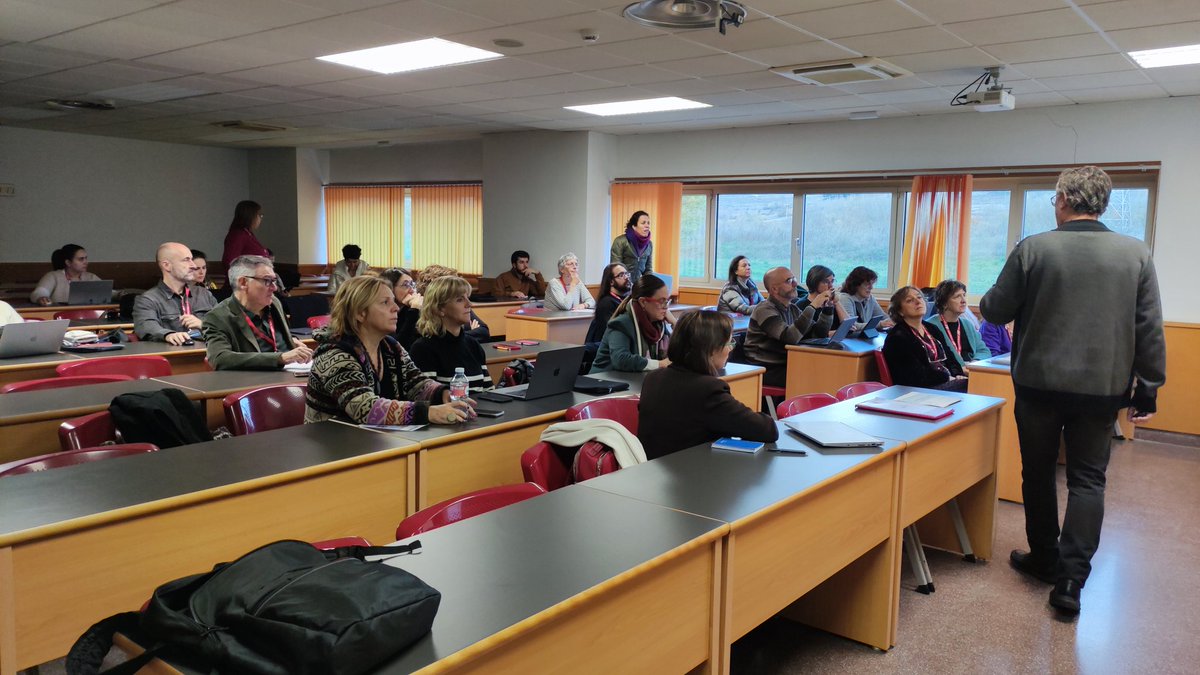 Red_REDU's tweet image. Simposium "Experiencias avanzadas en evaluación de la actividad docente" a cargo de Ana Garcia (@deusto) Idoia Fernández y Naiara Ortega (@upvehu)  Conxita Amat (@UniBarcelona) y Antoni Portell (@uvic_ucc)
#CongresoREDUBurgos #REDU2023 #DocenciaUniversitaria #InvestigarLaDocencia