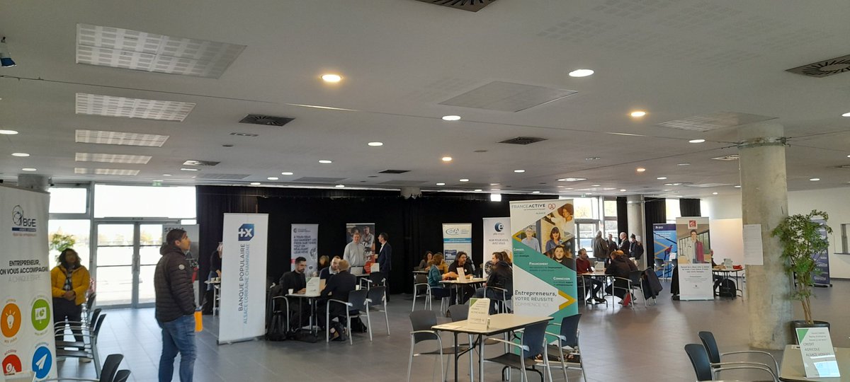 ✅️ Demain, je me lance! C' est maintenant...déjà de nombreuses personnes venues à la rencontre  des professionnels de la création d'entreprise pour faire avancer leur projet 
Valérie Colella Yannick FORT Francois Picard Joseph Cua Delphine Tissot