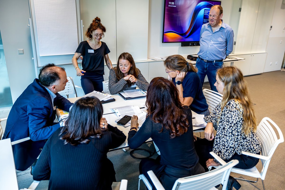 “Our work group is building an integrated model that accurately maps out what it means when we start recycling plastic waste to produce a new raw material. Watch the video interview with Toon van Harmelen,  Society and business impact assesment 👉hubs.la/Q027p8Hj0