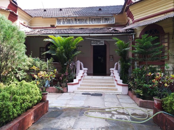 Richard_mkm's tweet photo. At St. Joseph’s Eventide, Home for the Aged , Ucassaim, Goa along with my family. A day spent with the old and destitute is bliss. The  place where I find peace.
#HomeForElderly 
#Ucassaim
#Goa
#Congress https://t.co/DoNxrwNK5U