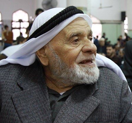 H1948G's tweet photo. في اليوم الاول من حرب ٢٠١٤ توفي عمي ابو عبد المالك الحاج شقيق جدي، وذاكرة قريتنا كوكبة، من ادركته تفاصيل النكبة كبيرا يجيد القراءة والكتابة ويتابع الاخبار ويدرك مغزاها، 
امس ارتقى نجله عبد العظيم وعائلته شهداء في مجزرة
والليلة ارتقت عائلة نجله عبد اللطيف في مجزرة https://t.co/B37LV4HXn4