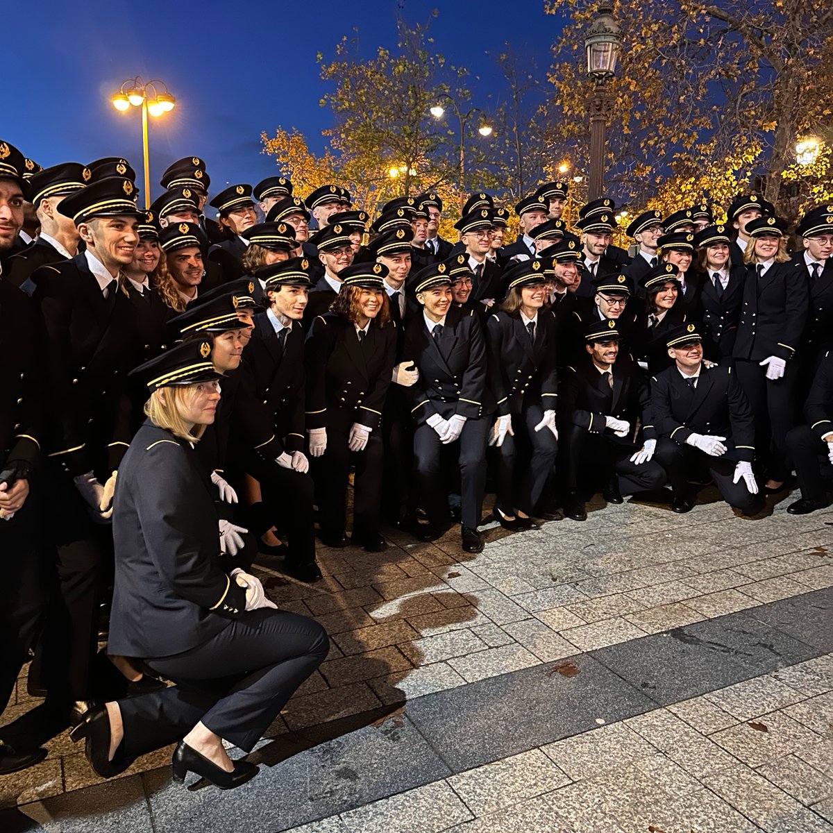 ArtsetMetiers_'s tweet photo. 🔥 Ravivage de la Flamme du soldat inconnu !

La Société des ingénieurs Arts et Métiers Alumni et près de 300 gadzarts des différents campus ont participé le vendredi 18 novembre à la cérémonie de ravivage de la flamme du soldat inconnu, sous l'Arc de Triomphe à Paris 👩‍🎓👨‍🎓 https://t.co/MJxeyK5XbX