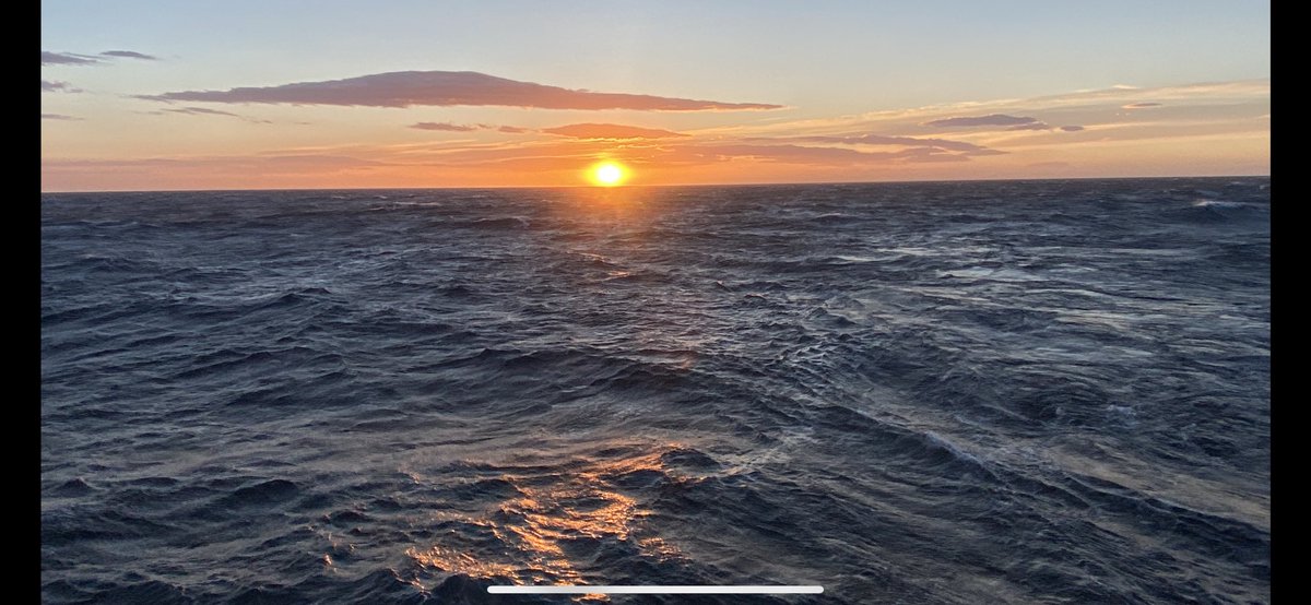 Fastaldo's tweet image. What a gorgeous sunrise is was this morning. 🌊 🌞 ⛅️ 🌊 🚢 🐬 🐋 🦈