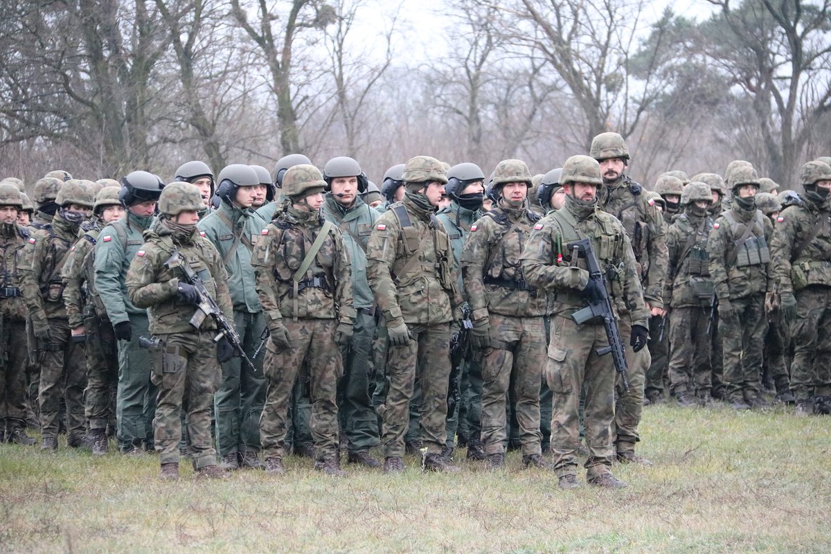 WCRTorun's tweet photo. 📢Ćwiczenia #MARS23 - zgrupowanie Wojsk Rakietowych i Artylerii, które odbywa się w Ośrodku Szkolenia Poligonowego #CSAiU w #Toruń❗
#WojskoPolskie
#Szkolenie
#ZawódŻołnierz https://t.co/KokVYo8pCz