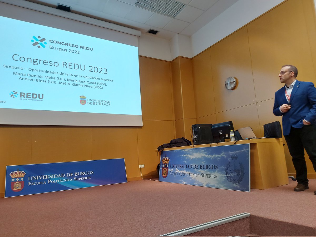 CUFIE_UDC's tweet image. O director do Cufie da @UDC_gal , @xgnaya, abre o Simposium "El impacto de la IA en Educación Superior" no segundo día do congreso @Red_REDU #CongresoREDUBurgos #REDU2023 #DocenciaUniversitaria #InvestigarLaDocencia