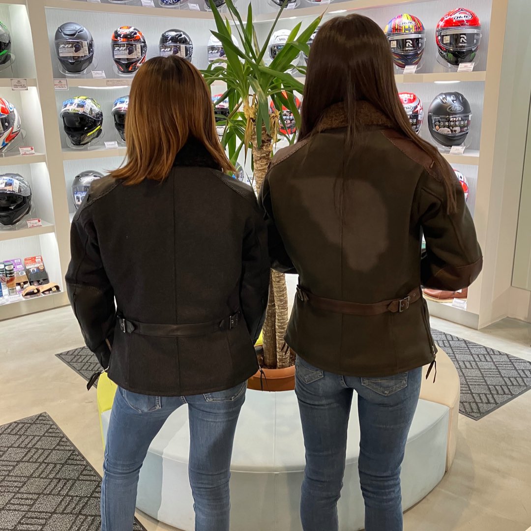 MotostyleNara's tweet image. あっとゆうまに11月末ですね😳

マックスフリッツの防水防風機能付きのジャケット
【メダリオンライダースジャケット】をご紹介！

肩・肘・背中にはプロテクターが装着出来るポケット付きで
革の部分は牛革のウォッシャブルレザーが使用されています！

#ライコランドグループ #maxfritz #ジャケット