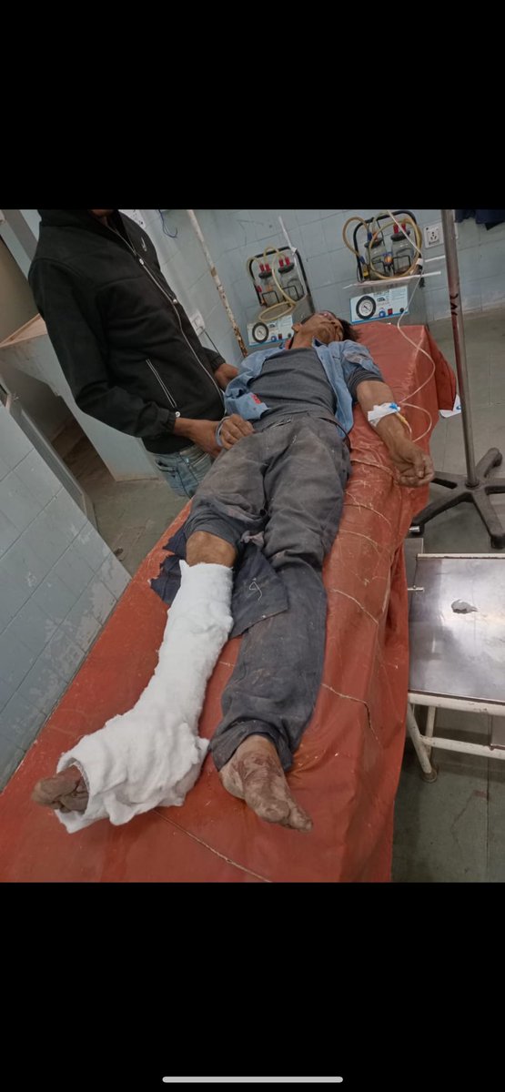 JitendraBhamu20's tweet photo. @JhunjhunuPolice @dkbipsraj Mukangarh police is matter pe Dhyan de . Jibrail ko night me beat kar k kişi ne Mukangarh BSNL office k saam ne daal diye https://t.co/AtCWLbfW4O