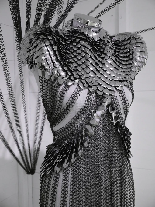 If your Tav had their well deserved masquerade/ball scene what would they wear?  Definitely armor and/or chain mail dress. Lots of metal parts and some silver jewelry, a little red in the eyes and on the lips... And a skull mask, of course 