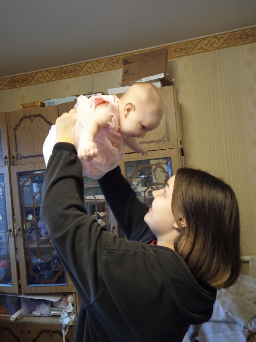 hiimbes's tweet photo. На последней фотке она с прабабушками.🥺🥺🥺 https://t.co/yq1uY3qrHS