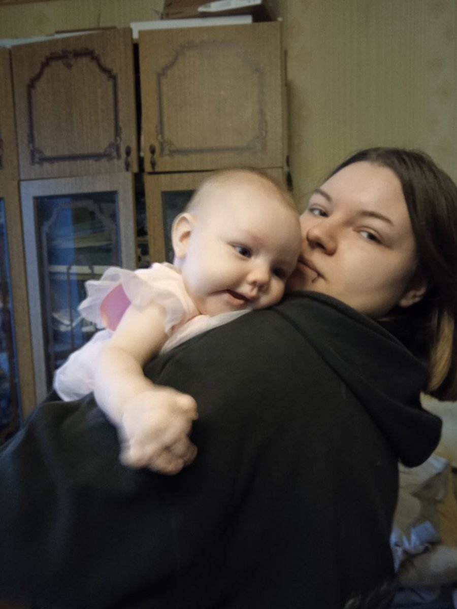 hiimbes's tweet photo. На последней фотке она с прабабушками.🥺🥺🥺 https://t.co/yq1uY3qrHS