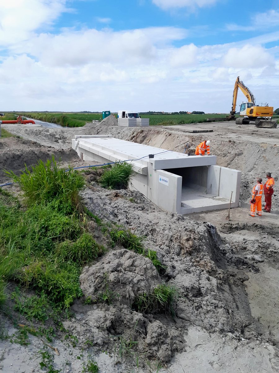 🌊 Nieuws vanaf Texel! 

Een gloednieuwe R1 Mof-Spie duiker is succesvol geleverd én gemonteerd in het prachtige gebied van Cocksdorp op Texel. 

#romein #betonnenduiker #dekrachtvandecombinatie