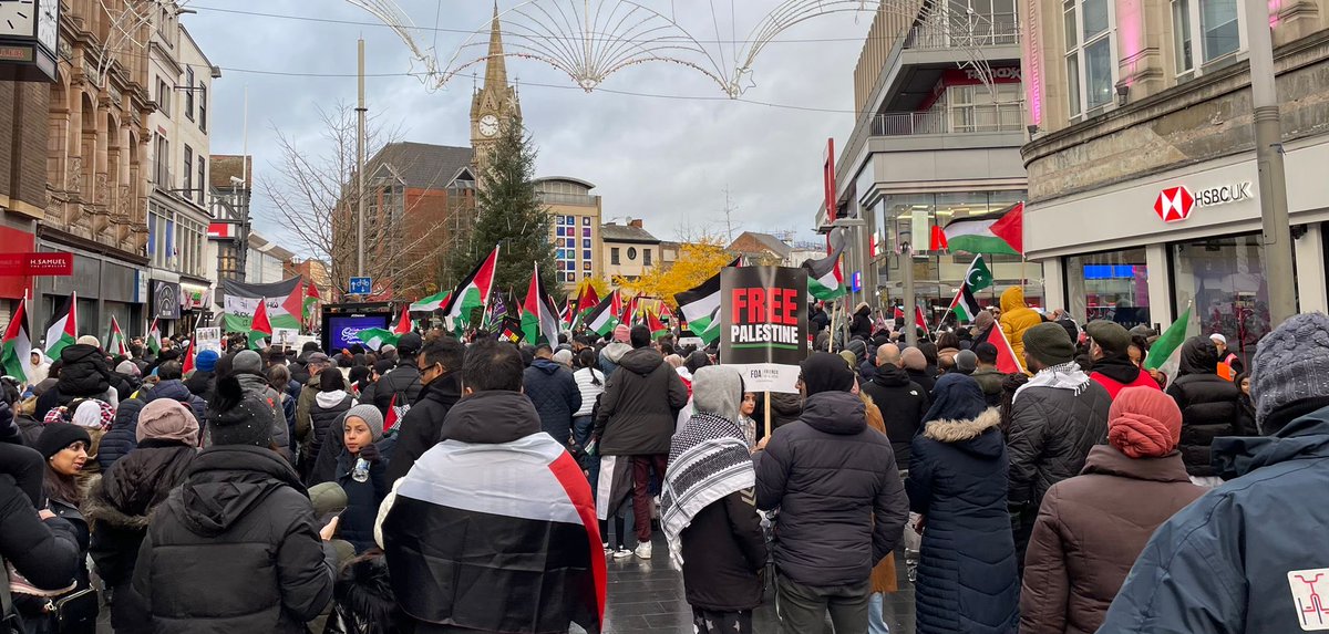 Leicester Green party’s #AasiyaBora speaking so movingly at the #peace rally in #Leicester #Gaza