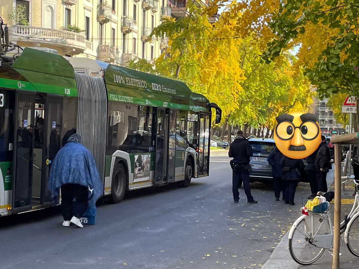 Ormai i filobus di #Milano son diventati veri e proprio bivacchi gratuiti. Nemmeno una rara schiera di controllori fa qualcosa. Giusto così, pago io per tutti. <a href="/atm_informa/">Azienda Trasporti Milanesi</a> <a href="/MiBellaDaDio/">MilanoBellaDaDio</a> <a href="/ComuneMI/">Comune di Milano</a> <a href="/BeppeSala/">Beppe Sala</a>
