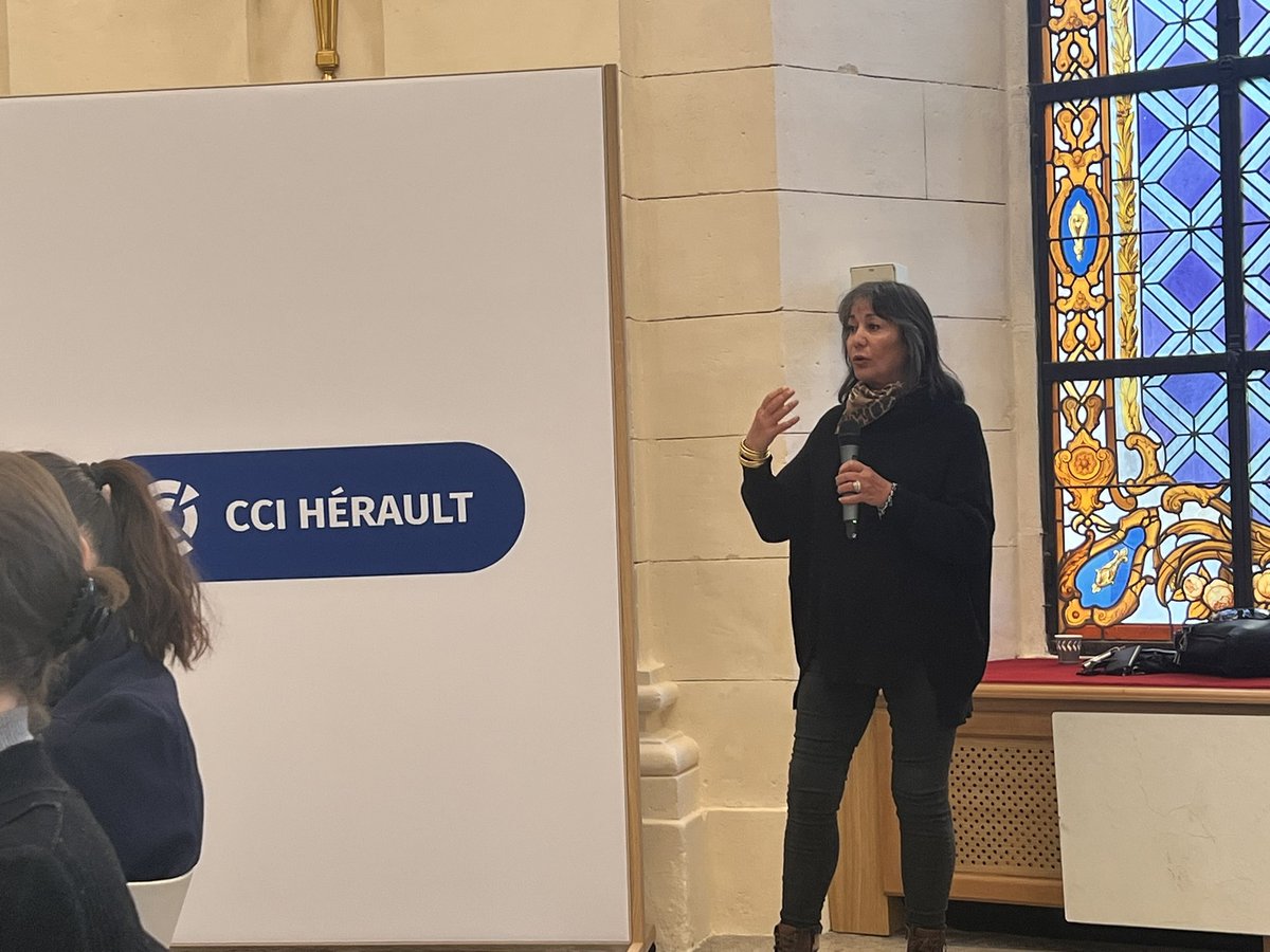 PoliceNat34's tweet photo. #MatinaleDuCommerce @CCIHerault Mme la DDSP & 👮♀️ #centreville #Montpellier échangent avec les commerçants:
↪️priorités&stratégies:
#GPO #GLTD #Diagnostic #Transports
#DCPP #mendicité #trafics
#PreventionSituationnelle ..
Autant de sujets pr 1 priorité commune
➡️#SécuritéPublique https://t.co/4hVF8IvFk1