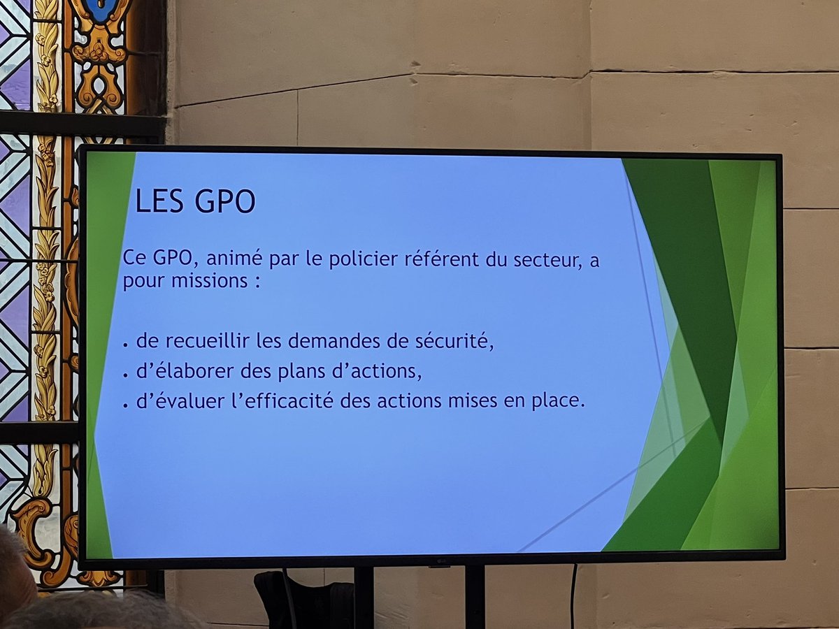 PoliceNat34's tweet photo. #MatinaleDuCommerce @CCIHerault Mme la DDSP & 👮♀️ #centreville #Montpellier échangent avec les commerçants:
↪️priorités&stratégies:
#GPO #GLTD #Diagnostic #Transports
#DCPP #mendicité #trafics
#PreventionSituationnelle ..
Autant de sujets pr 1 priorité commune
➡️#SécuritéPublique https://t.co/4hVF8IvFk1