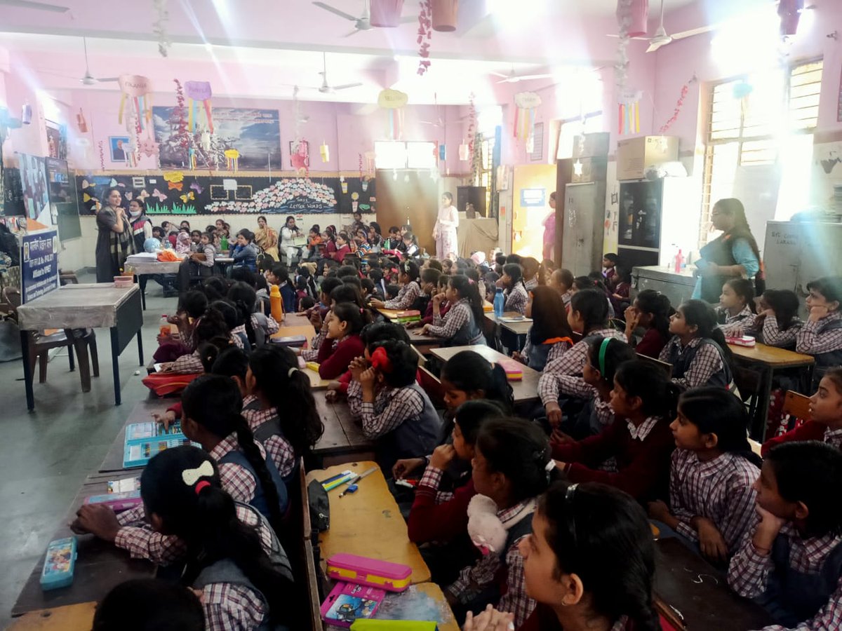 NMNH New Delhi <a href="/moefcc/">MoEF&CC</a> in collaboration with <a href="/Earth_Warriors_/">Earth Warriors Global</a>  continues the #climate education for #climate action programme at MCD Primary School, Malviya Nagar (girls) #MissionLiFE #ProPlanetPeople