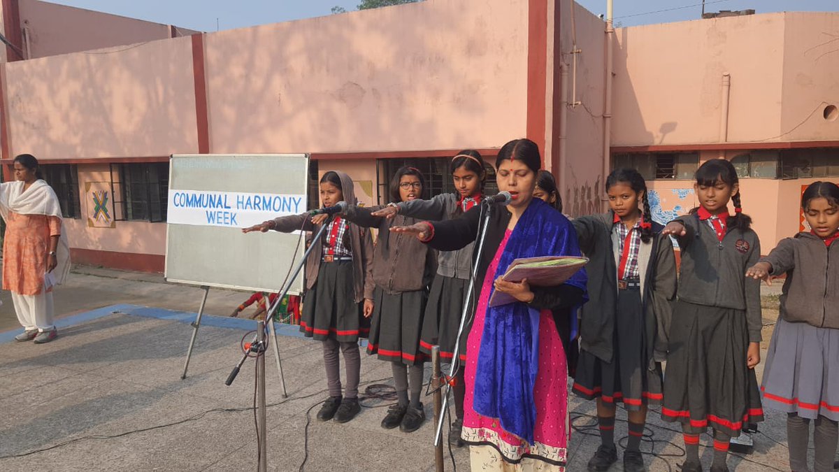 kvtatanagar's tweet photo. celebrating #communalharmonyweek at pmshri Kv by taking the pledgeTatanagar today by our students and teachers.
@KVS_HQ 
@EduMinOfIndia 
@KendriyaRanchi 
@DCEastSinghbhum 
@MinistryofEd https://t.co/sUdpzYCPtK
