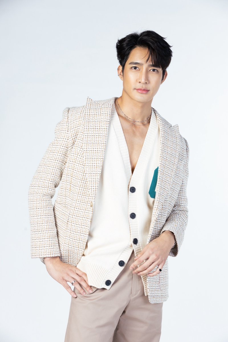 SuperstarnewsTH's tweet photo. สร้างโมเมนต์ในซีรีส์ จนแฟนคลับฟินกันข้ามปี สำหรับสองหนุ่มสุดฮอต เอิร์ท -พิรพัฒน์ และ มิกซ์-สหภาพ ล่าสุดแฟนคลับเตรียมตัวมากรี๊ดกันอีกครั้ง เมื่อ 2 หนุ่มจะมาสร้างปรากฏการณ์ความฟิน ในงานเปิดตัวกิจกรรม “MEGA HAPPINESS SEASON 2023 และการเปิดร้านของเล่นสุดหรรษาของลุงซานต้า ในงาน “UNLOCK HAPPINESS AT THE SANTA’S TOY STORE”  งานนี้ 2 หนุ่มได้ควงนักแสดงสาวแห่งปีอย่าง เบลล่า-ราณี แคมเปน ที่จะมาร่วมโชว์สุดพิเศษเฉลิมฉลองเทศกาลคริสต์มาสและปีใหม่ด้วย ต้องมาดูกันว่า 2 หนุ่มจะสร้างโมเมนต์อะไรให้ได้ฟินจิกหมอนกันอีกครั้ง ในวันพุธที่ 22 พฤศจิกายน 2566 ตั้งแต่เวลา 17.30 น. เป็นต้นไป ณ เมน เอนทรานซ์ ศูนย์การค้าเมกาบางนา #เอิร์ทมิกซ์