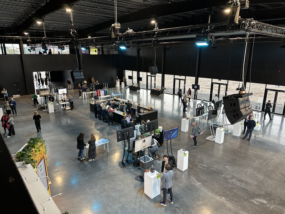 GregWilliams718's tweet photo. It's already buzzing at @WIRED Impact. So excited by this morning's sessions, including @_HannahRitchie @PriscillaChomba @wreckingball37 Ian Redmond from @ecoflixofficial and @SadiqKhan. https://t.co/eAmuRFeIAI