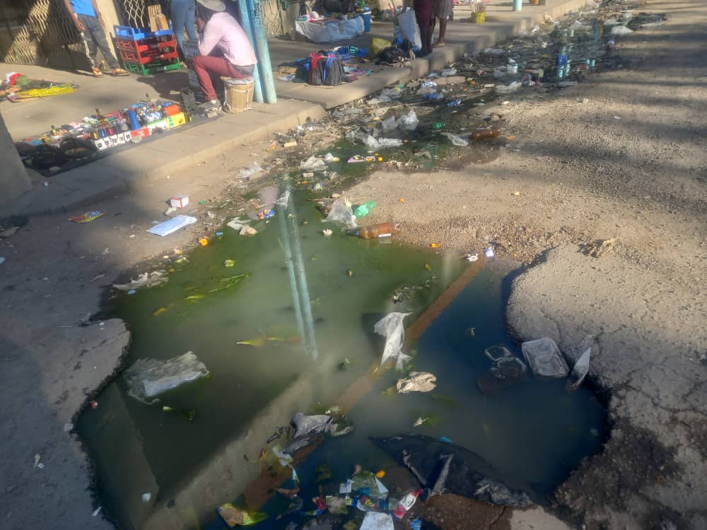 ChrisMaruva's tweet photo. Honestly with this current situation in Bulawayo's Lobengula street, is it necessary to do by-elections or use the money to rectify this problem? https://t.co/5taINdSxFM