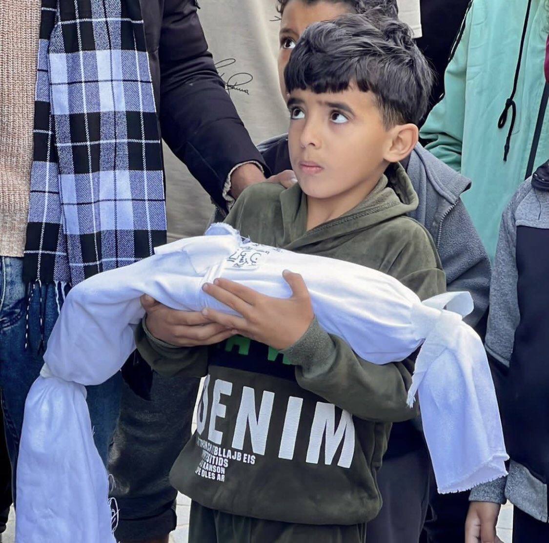 Mohammed_awed12's tweet photo. He holds his baby brother who was killed by occupation planes this morning . https://t.co/3ndoQSuQuR