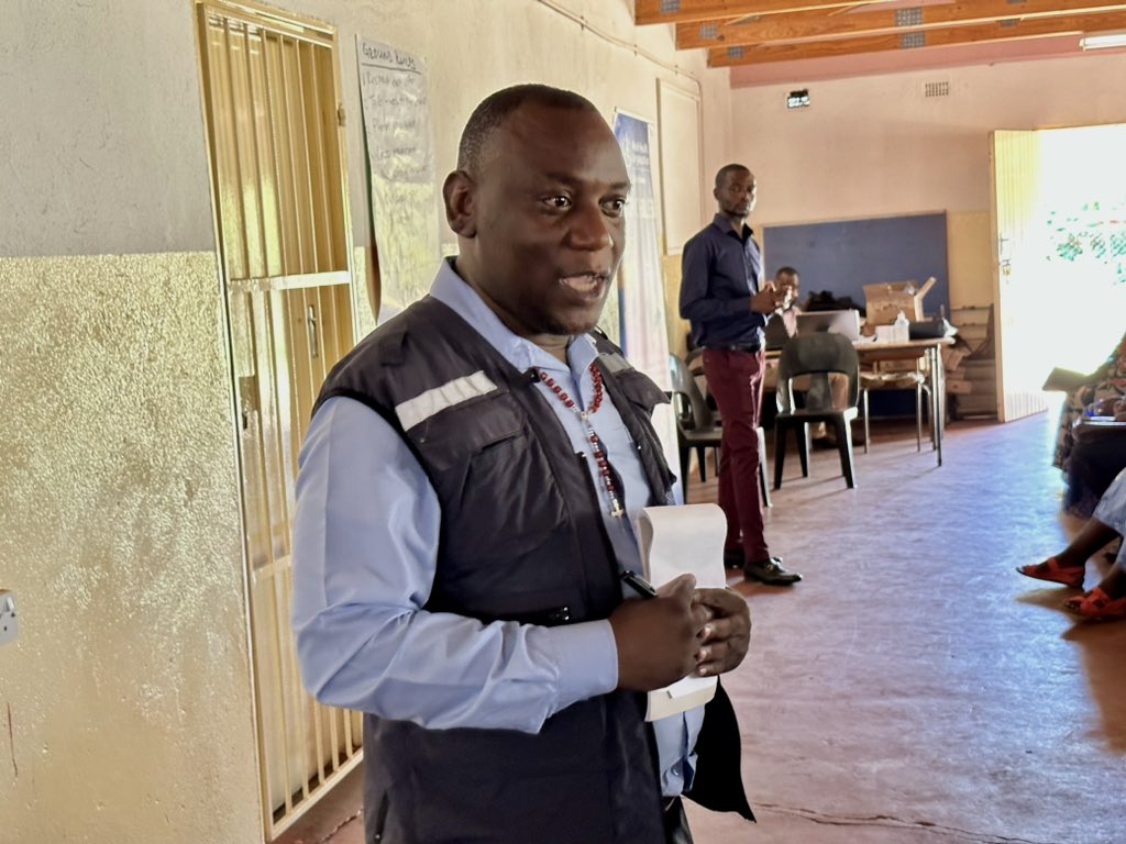 Chitungwiza, a cholera hotspot, is receiving targeted support to combat the ongoing cholera outbreak. <a href="/MoHCCZim/">Ministry of HealthZW</a>, with support from <a href="/WHO_Zimbabwe/">WHO Zimbabwe</a> &amp; <a href="/MSF_Zimbabwe/">MSF_Zimbabwe</a>  is conducting a  2-day workshop to train community health promoters on cholera prevention &amp; control.