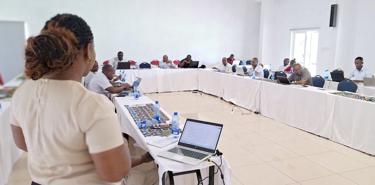 TaitaTaveta006's tweet photo. Stakeholders have been invited to give input in the draft #FOLAREP document set to enable forest and landscape restoration in a forum sponsored by @FAOKenya &amp; @ICRAF. @GovernorMwadime vision is to witness sustainable conservation in the county
@grantone01
#WakujaaKazini https://t.co/AfkjbRtTQA