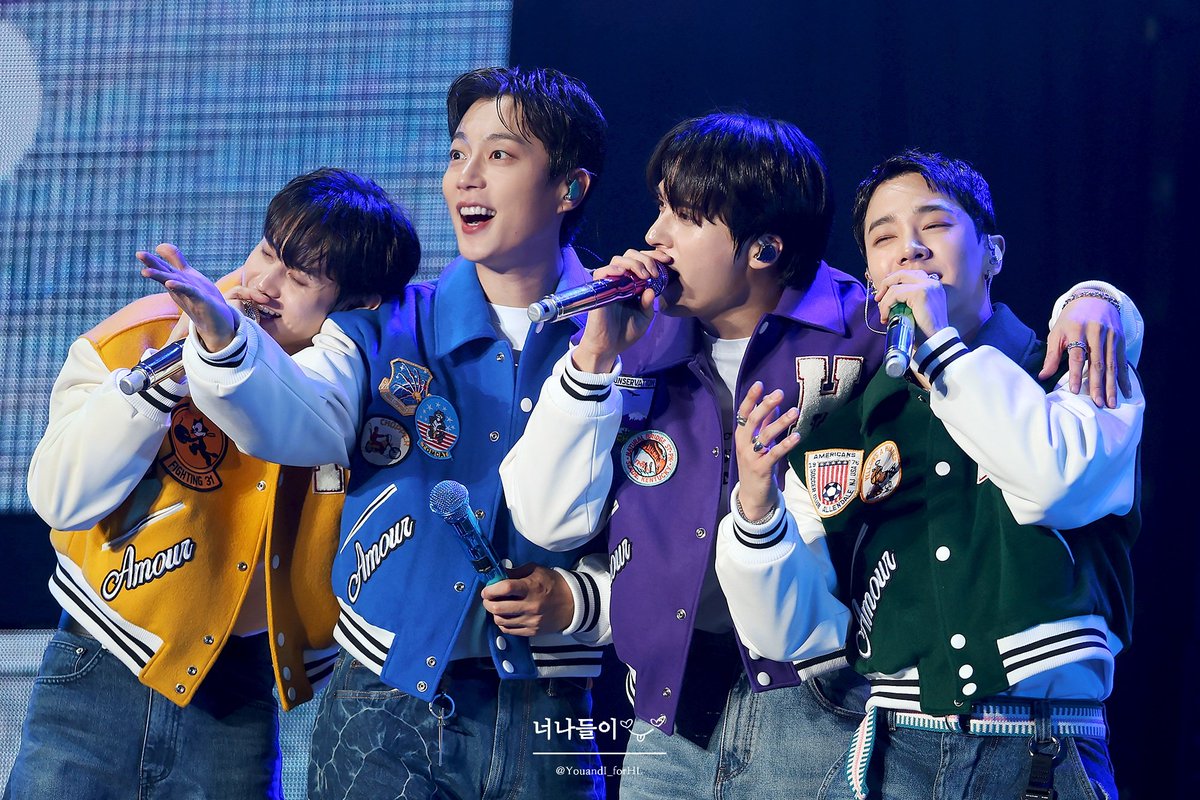 YouandI_forHL's tweet photo. 231118 명탐정 하이라이트 팬콘 중콘

I'm gonna give you my all
변치 않을 이 약속
💙💛💚💜

#윤두준 #양요섭 #이기광 #손동운
#하이라이트 #HIGHLIGHT https://t.co/VqzGss4R8e