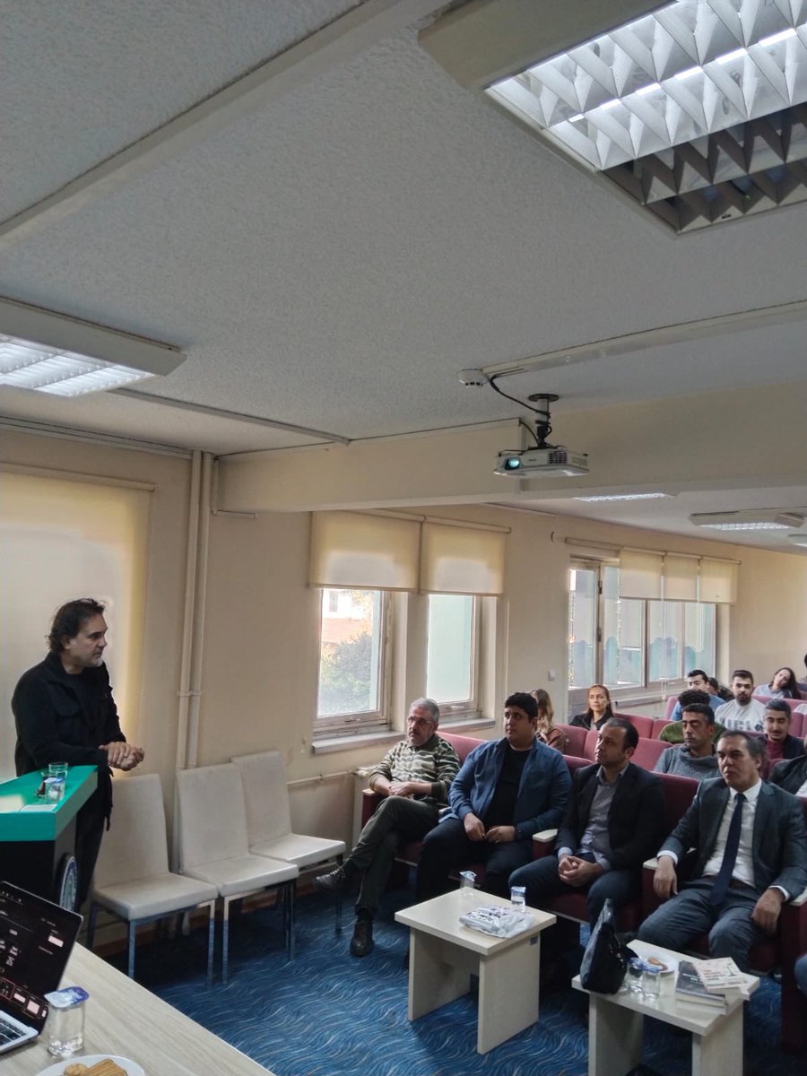 aybu_tmdk's tweet photo. Konservatuvarımızda 15 Kasım 2023 tarihinde Doç. Dr. Emrah Hatipoğlu’nun katılımlarıyla “Türk Mûsikîsinde Perde, Makam ve Terkib” adlı söyleşi gerçekleştirildi. https://t.co/6c5fF3XR32