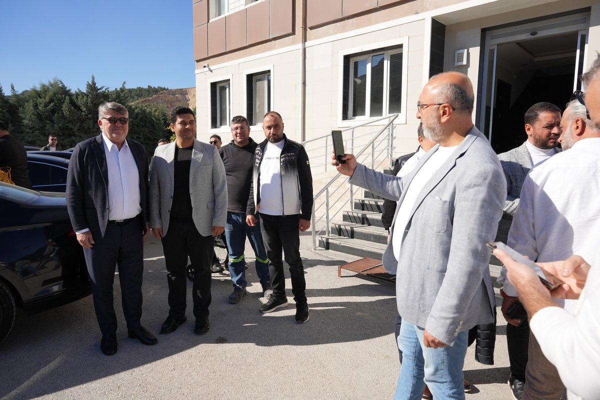Seçim çalışmalarına kısa bir ara vererek Hatay’da depremden etkilenen kongre üyelerimiz ve taraftarlarımızı ziyaret ettik. Dertlerini dinledik, sorunlarını gerekli yerlere iletmek için söz verdik. 🙏🏼