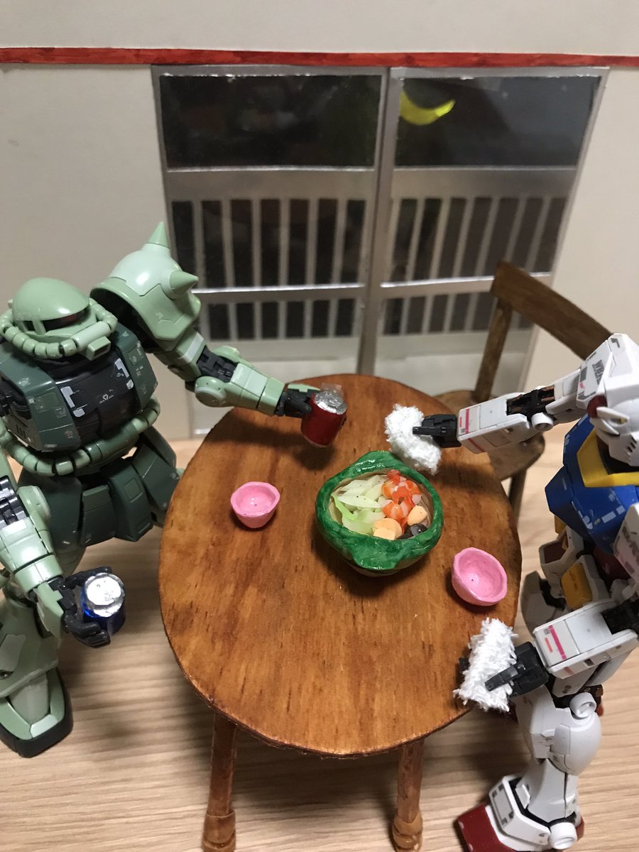 p30qb's tweet photo. だいぶ冷え込んできましたね
私は今シーズンは
キムチ鍋でスタートしました

＃ガンプラ　#ミニチュア
#ガンダムさんの日常 https://t.co/erbpannaAB