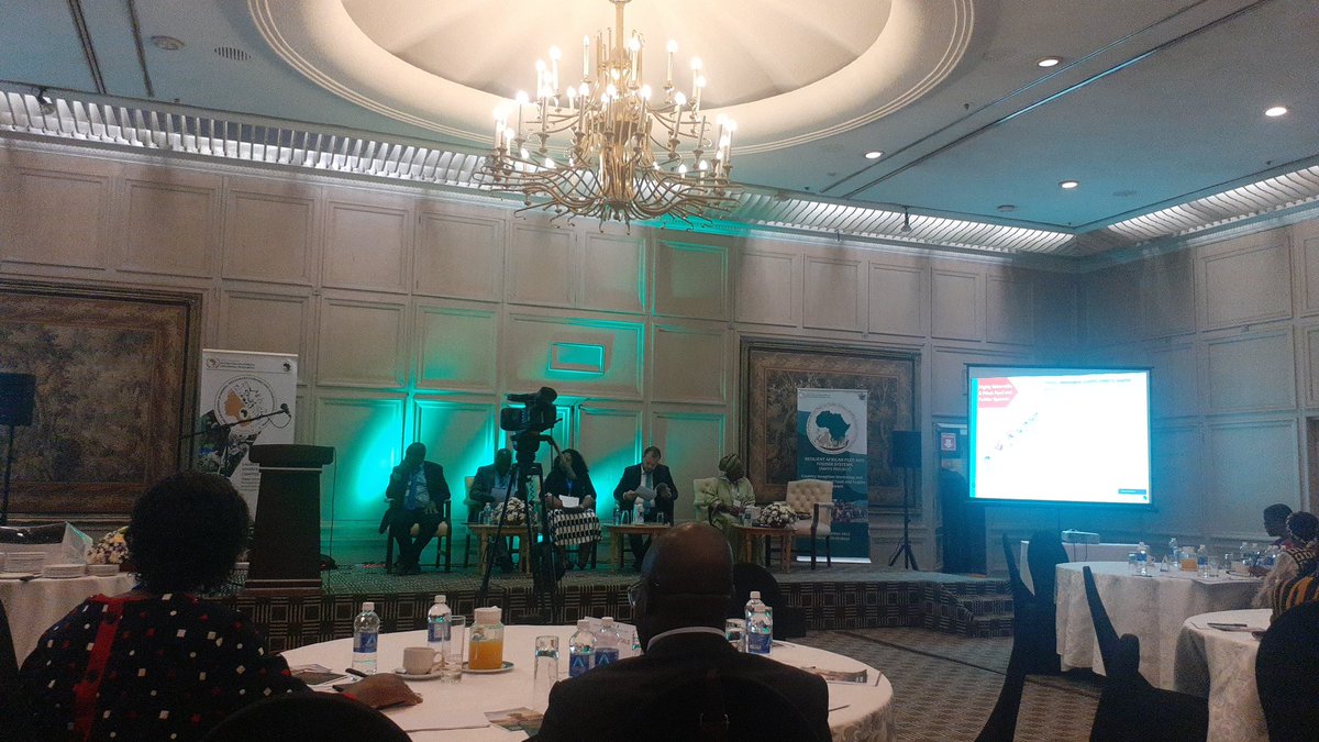 siesibs's tweet photo. Pleased to attend the launch of RAFFS project under AWARFA-N focusing on adaptation to extreme climate,conflict and impact of covid on production of food. Great to see many stakeholders in the house @au_ibar @MaungweSweet https://t.co/5XdiZSe1xK