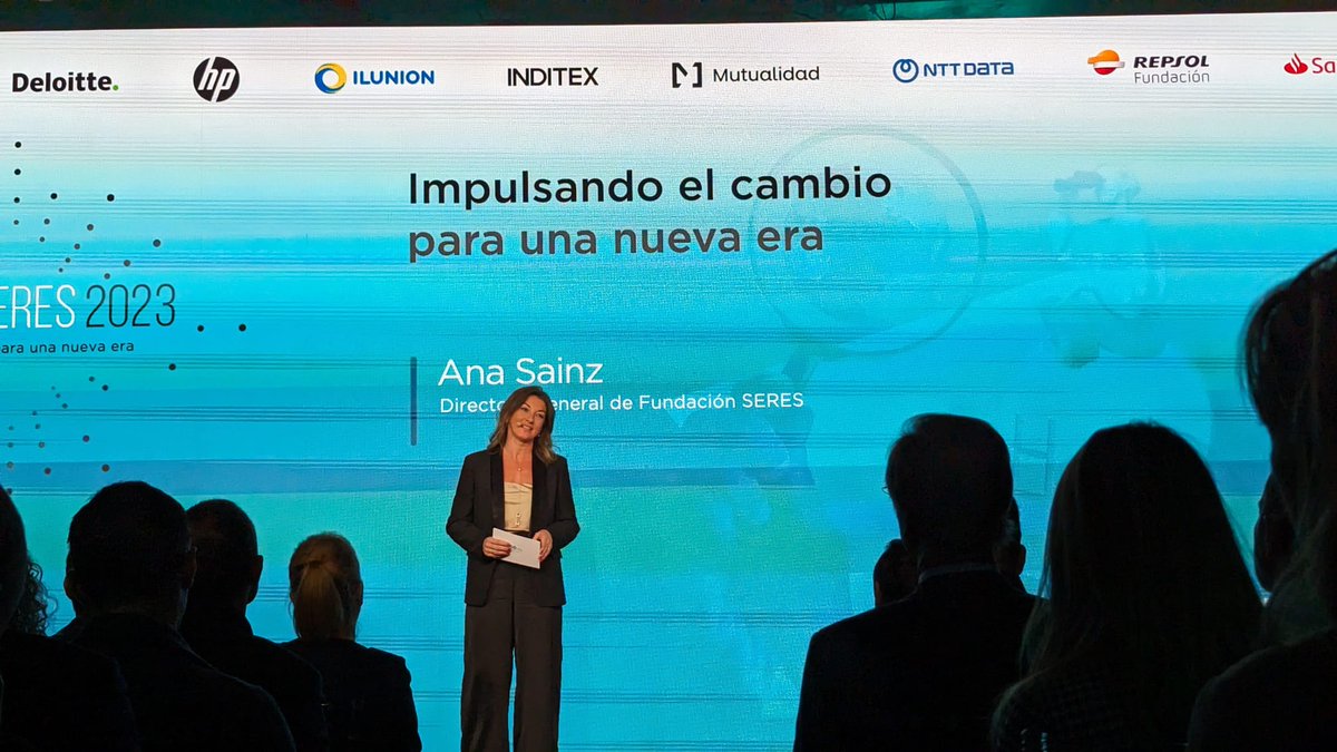 Sube al escenario de #RADARSERES nuestra directora general, @AnaSainzMartin: 'Apostar por una transformación estratégica de nuestras compañías integrando lo #social en el negocio exige inversión, exige visión de futuro y también valentía'.