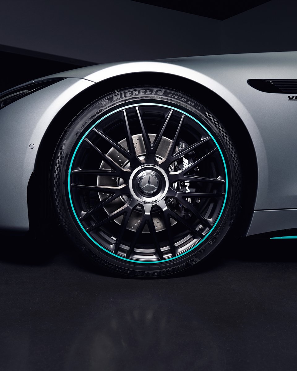 MercedesBenzGR's tweet image. Γεννημένη ηγέτης, όπως κάθε αυθεντική AMG. Για τη Mercedes-AMG SL 63 η κορυφή είναι μονόδρομος. 
#MercedesBenz #MercedesAMG #SL63