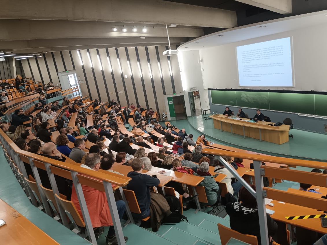 Assemblée Générale des personnels et étudiants de l’UFR SEN hier pour débattre sur la future offre de formation, merci à tous pour votre présence. #sciences