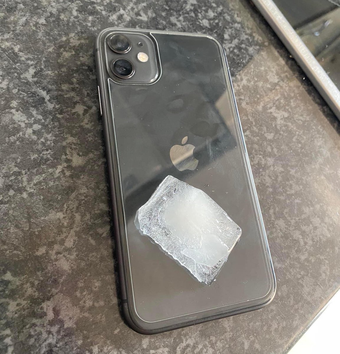 AdvoBarryRoux's tweet photo. iPhone users what is going on here? https://t.co/YOiVMZqwTx