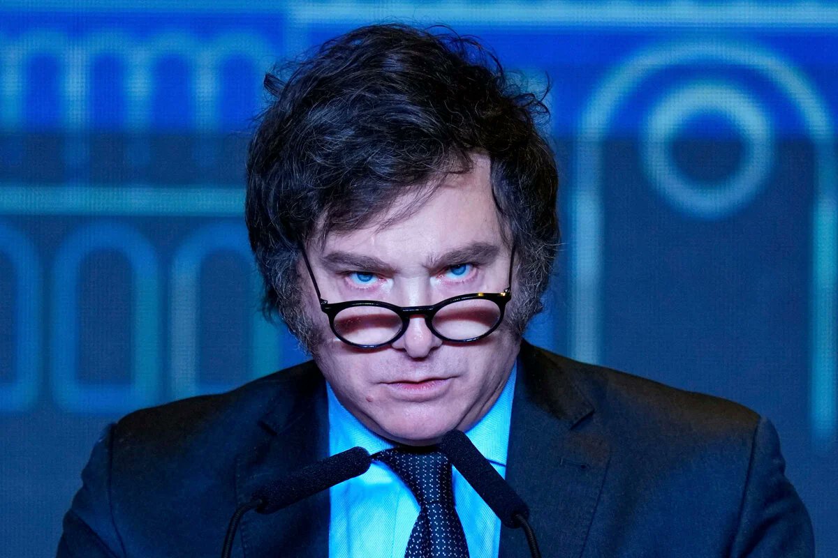 Eyaaaad's tweet photo. الرئيس الأرجنتيني الجديد خافيير ميلي:
لقد نزل عليّ الوحيّ عدة مرات من الرب وذلك عن طريق كلبي المحبوب "كونان" الذي مات في 2017 حيث كان يأتيني عبر وسيط روحي ويخبرني بأني سأصبح رئيس الأرجنتين وثم يزودني بنظريات علمية من أجل القيام بإصلاحات اقتصادية لإنقاذ البلاد. https://t.co/vVvNOMflfS