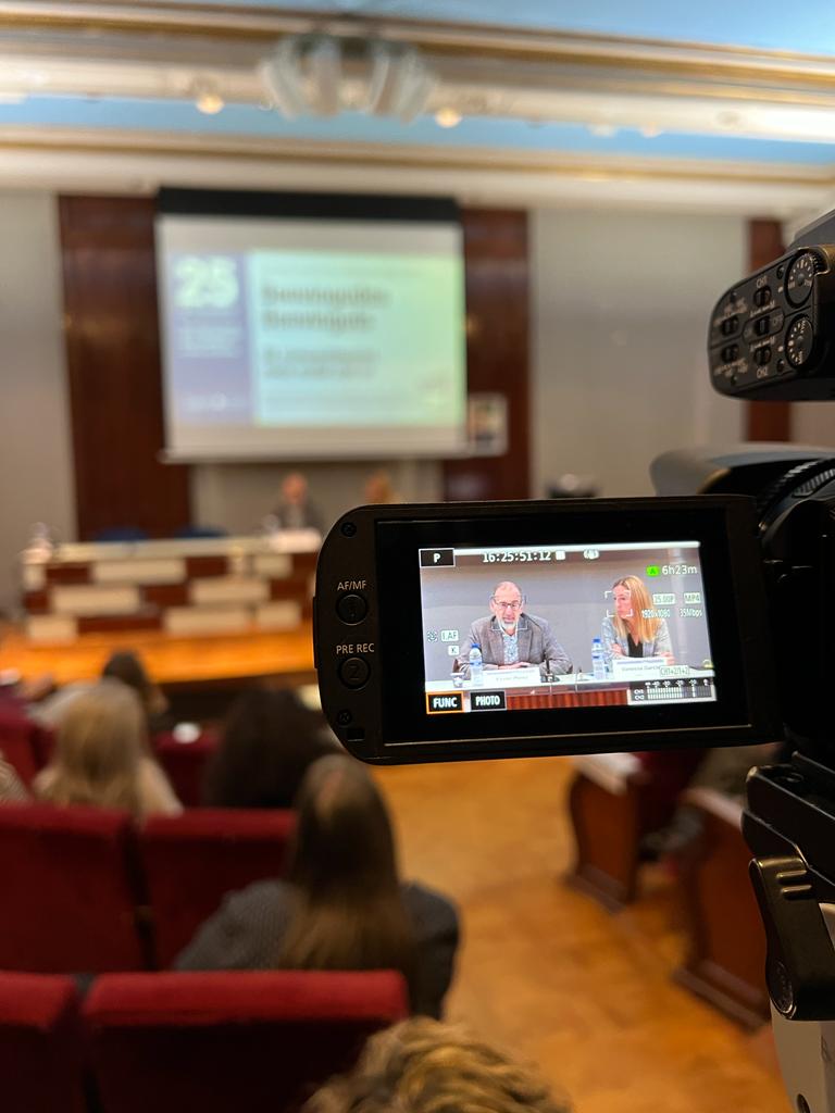 L'#icscat se suma al Dia Internacional per a l'Erradicació de la Violència envers del Dones amb la jornada "El consentiment més enllà del sí" i una ponència de l'advocada <a href="/CarlaVall/">Carla Vall i Duran</a>. #25N #ObrimElsUlls

Obrim fil 👇