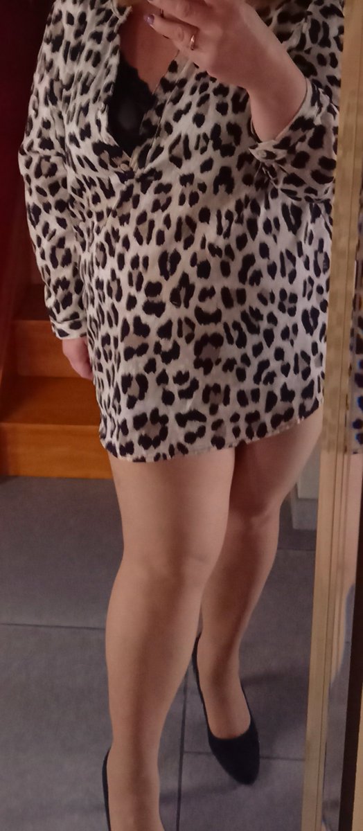 Il paraît que le message d'un imprimé léopard est clair: «Je suis une chasseure qui ravit de manger l'abats de sa proie.»" Peut-être pas l'abat pour moi ... mais qu'auriez-vous pour me nourrir 🤔? Bon #mardimiroir