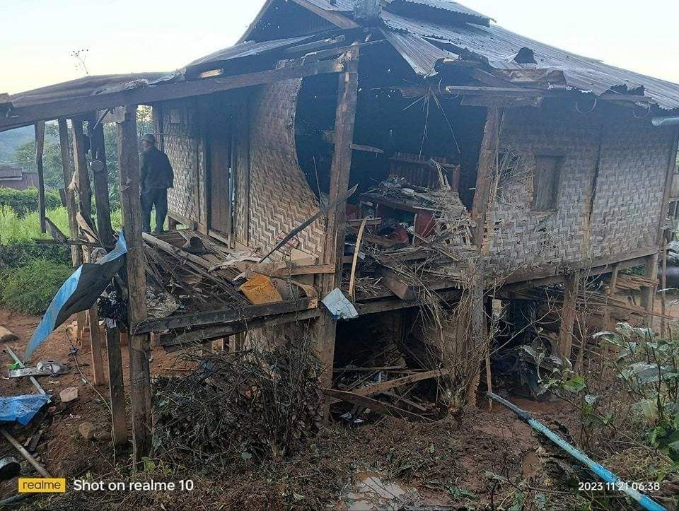At #Myanmar,Northern Shan State ,in Namsan and Muse Township, on November 20th, two villagers,including a child, were killed when artillery shell fired by #MilitaryCouncil hit and exploded.
Locals said another 4 people including 14-year-old girl were injured.#WarCrimesOfJunta