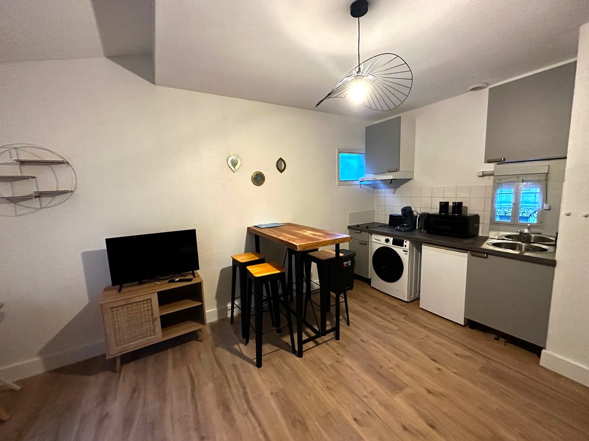 AtoaToken's tweet photo. Nouvelles photos📸 de notre immeuble #tokenisé à Niort !

Les travaux de rénovation du deuxième appartement (lot 4) sont terminés!

L’annonce pour sa mise en location va être publiée dans les prochains jours. https://t.co/suNljD2amR