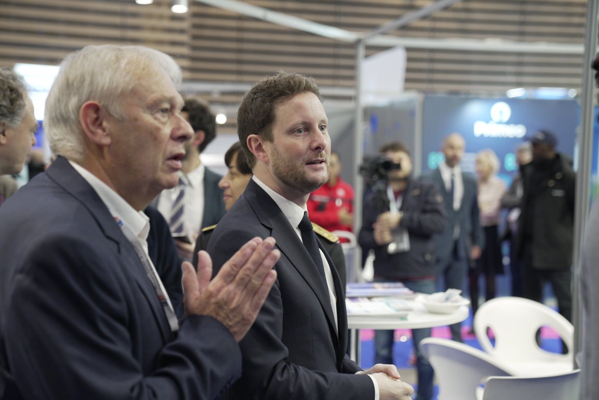 SOLUTRANS's tweet photo. 👀 @CBeaune à notre inauguration !

Le Ministre délégué chargé des Transports nous rend visite avec Patrick CHOLTON, Président de @SOLUTRANS et de CARPROMO, de M. Bruno Bernard, Président de @grandlyon et de Luc Chatel Président de @PFA_auto !

#solutrans #transport https://t.co/nOmsvBto6x