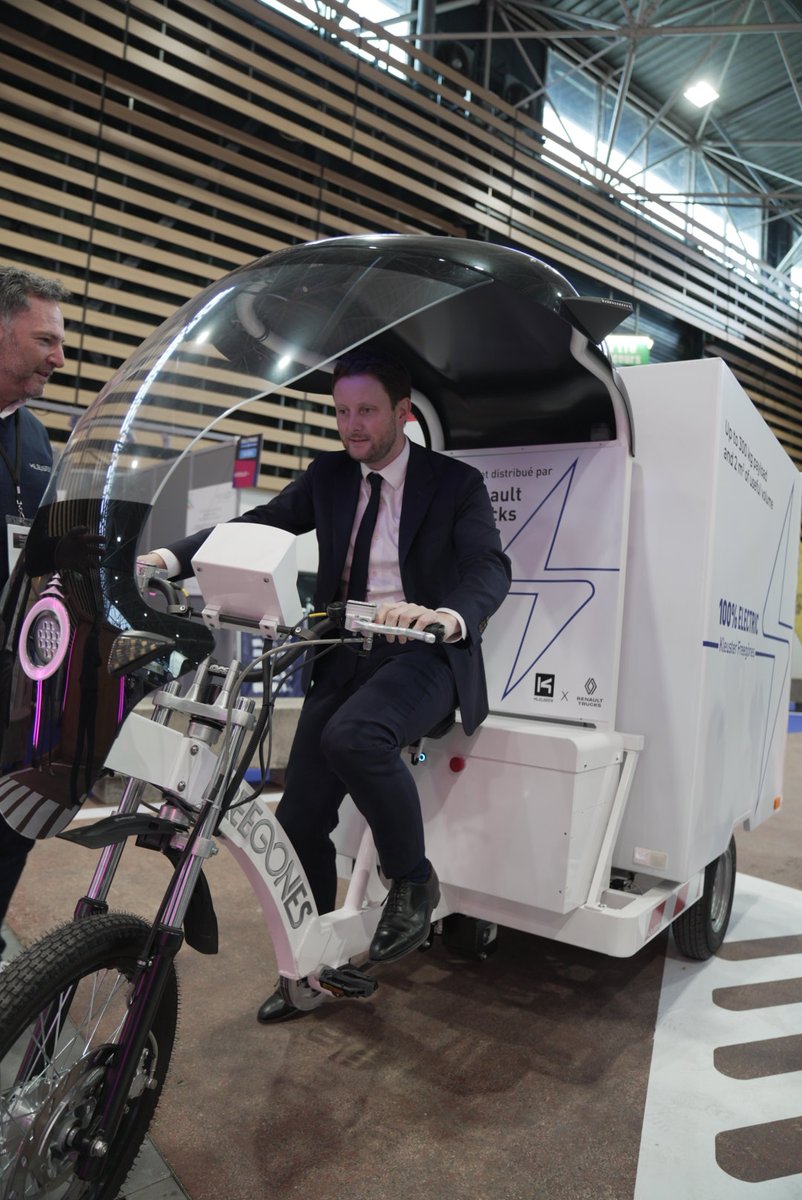 SOLUTRANS's tweet photo. 👀 @CBeaune à notre inauguration !

Le Ministre délégué chargé des Transports nous rend visite avec Patrick CHOLTON, Président de @SOLUTRANS et de CARPROMO, de M. Bruno Bernard, Président de @grandlyon et de Luc Chatel Président de @PFA_auto !

#solutrans #transport https://t.co/nOmsvBto6x