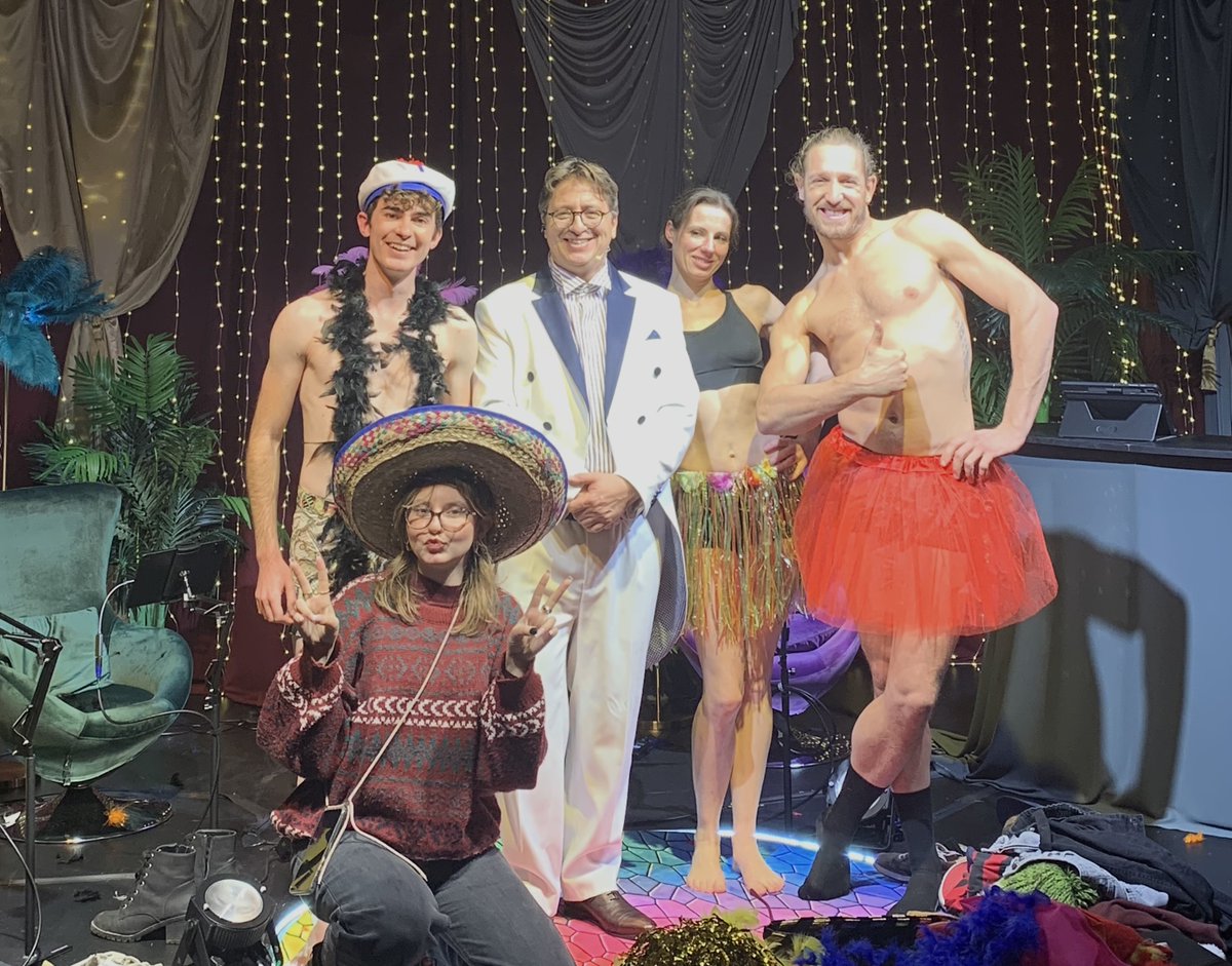 QuizAndStrip tweet media