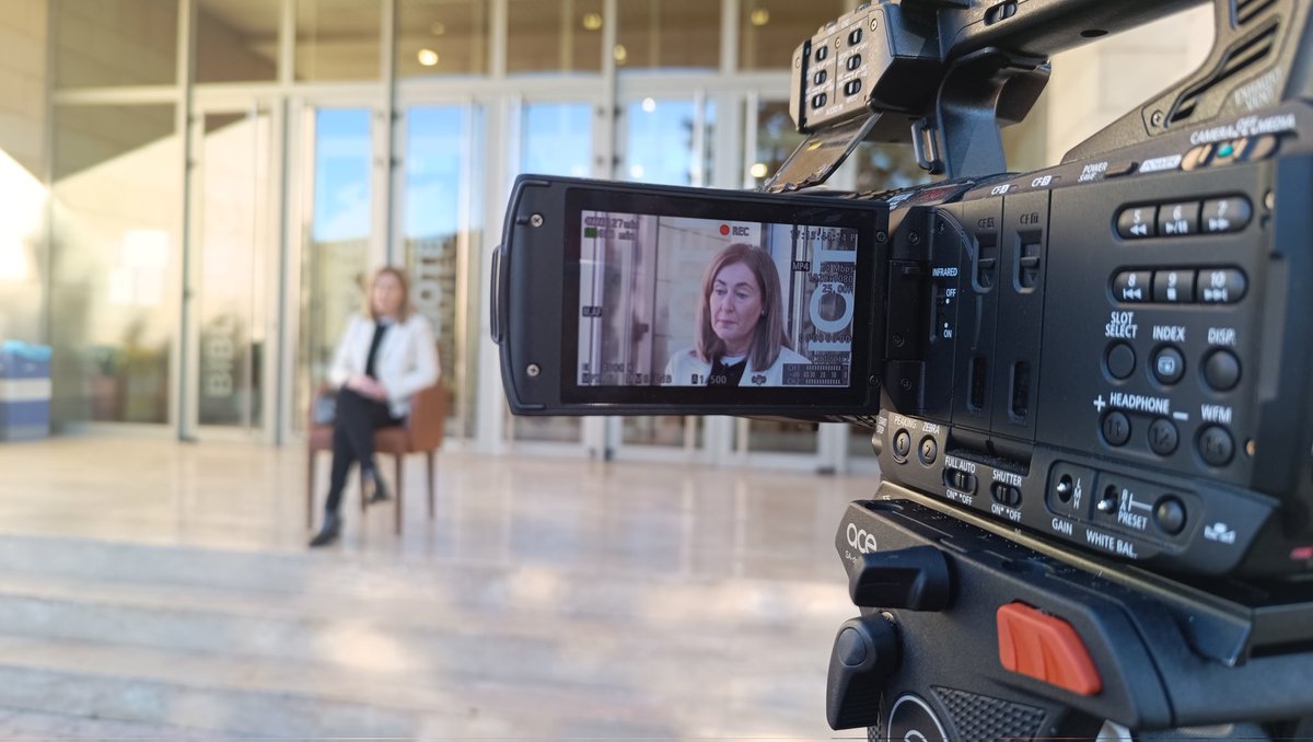 Arrancamos la mañana de grabaciones en #CTEDuclm conversando con <a href="/IsabelTuregano/">Isabel Turégano</a> sobre globalización para las conclusiones de <a href="/Bio_fronteras/">Congreso Biopolítica y Fronteras. UCLM-Cuenca</a> #biofronteras