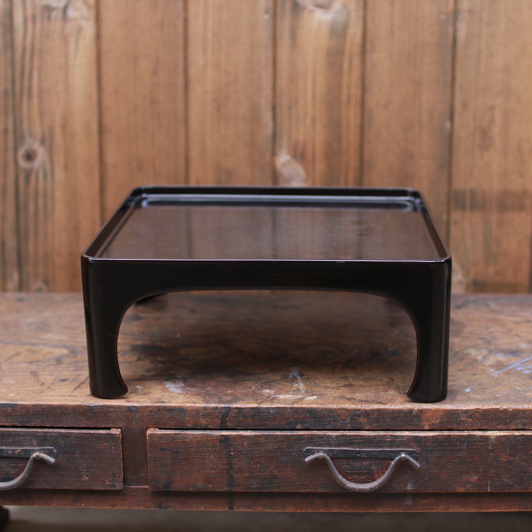 【古物市のご案内】

土井見世古道具店

一箱古本市の会場、土井見世邸を拠点とする古道具店です。

漁業と林業の町として栄えた尾鷲市には歴史ある古民家が数多く残っており、中には当時のすばらしい道具が眠っています。

しかし、現在はそのほとんどが価値を見出されずに処分されています。→