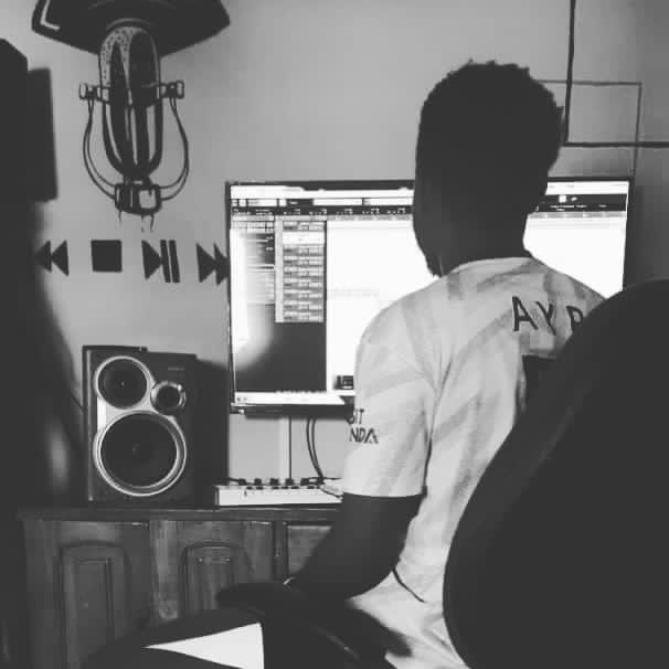 saaboynomusic's tweet photo. Massive job done on MONEY MAKER 🙏 🔥🔥🔥
Thank you @kingayp https://t.co/flYOTkETgU