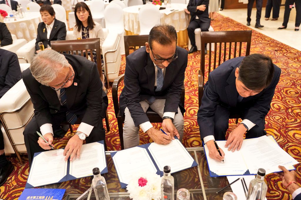 Saurabh Bharadwaj tweet media