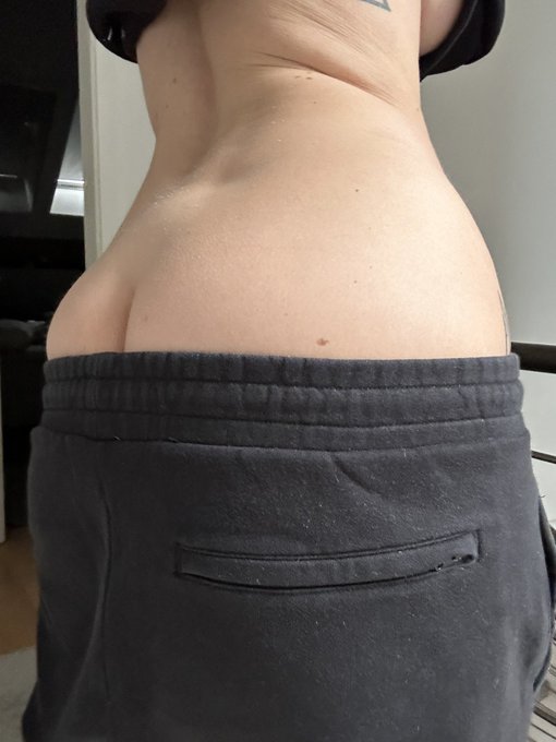 Back or front? 😋🦊 https://t.co/xbeG6TSj2C