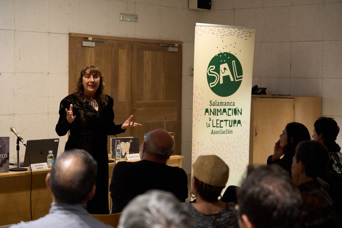 Ayer en @casaconchas hablamos de  por qué contar cuentos de miedo a los niños y niñas, de qué tipo de imaginario construyen, de cuándo empezar a contarlos y de  por qué les encantan con @anagriott  #SalónLIJSalamanca